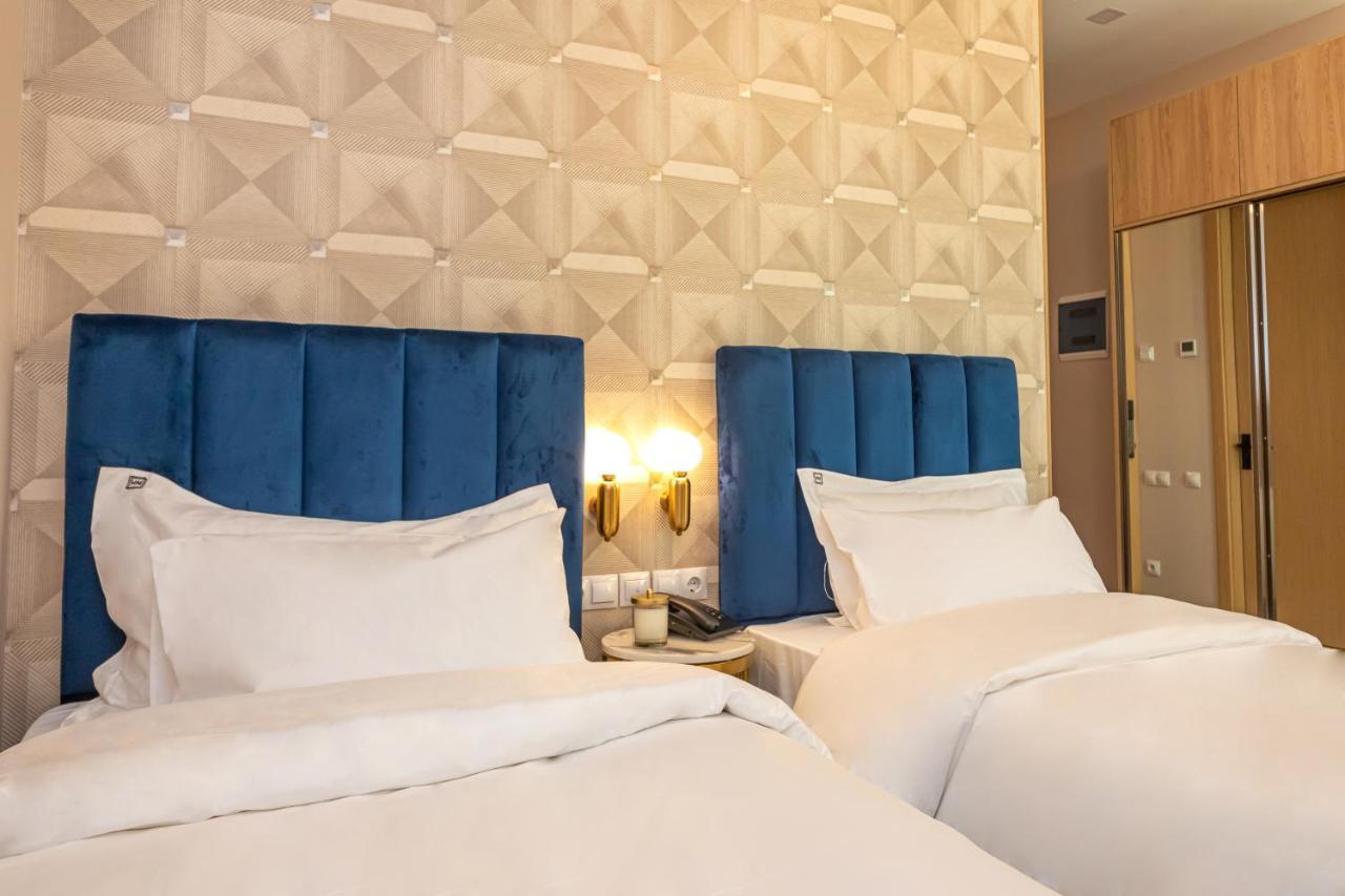Newport Hotel คูทายสิ ภายนอก รูปภาพ