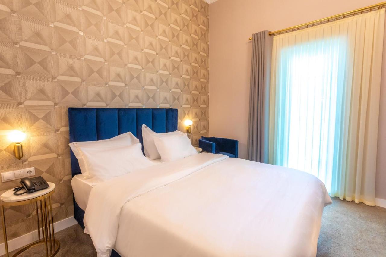Newport Hotel คูทายสิ ภายนอก รูปภาพ