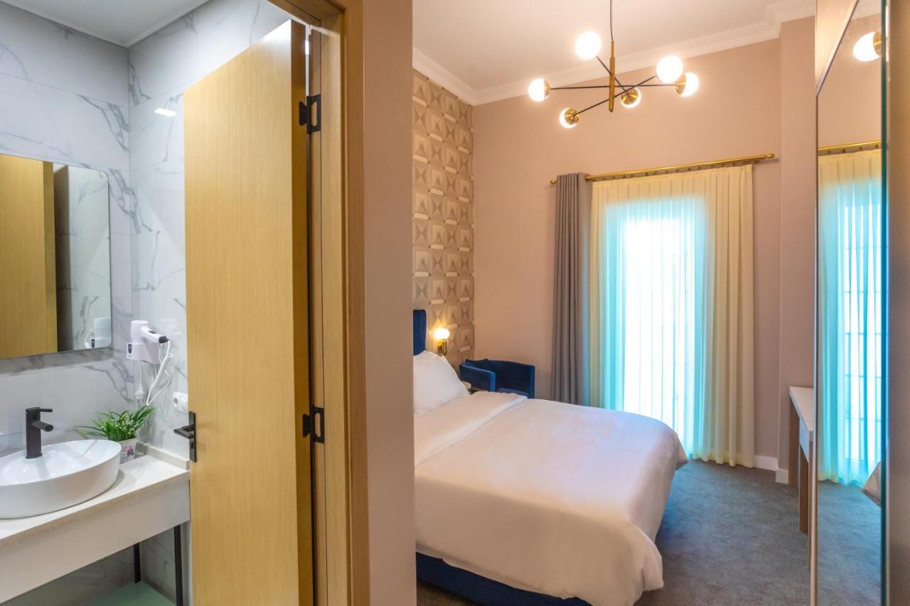 Newport Hotel คูทายสิ ภายนอก รูปภาพ