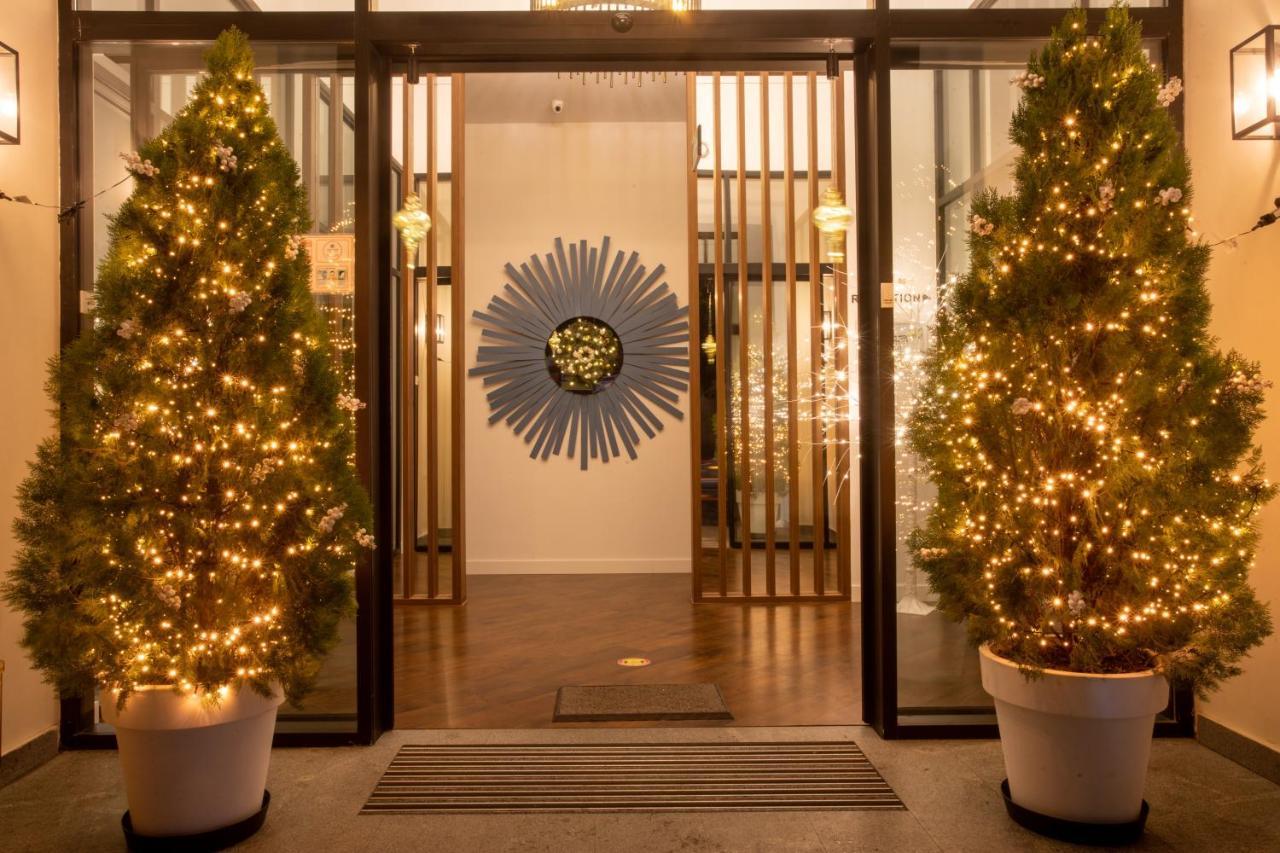 Newport Hotel คูทายสิ ภายนอก รูปภาพ